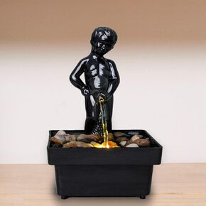 Funwares Peeing Boy Fountain من Island Dogs، نافورة مياه داخلية مصغرة - ضوء LED وأحجار نهر حقيقية - ديكور مكتب مضحك وهدايا هفوة - فكرة هدية جديدة مثيرة للاهتمام لديكور الشقة in Kuwait