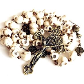 Elegantmedical الكاثوليكية XL10MM هاوليت جمجمة الخرز Antiqued الوردية الصليب البرونزية الصليب قلادة الهدايا الكاثوليكية