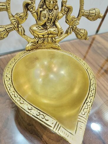 ضياء طاولة جاج لاكسمي من النحاس، مصباح زيت هندي تقليدي، منحوتة نحاسية مصنوعة يدويًا، ملحق بوجا in Kuwait