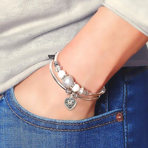 سوار كبير من لؤلؤ المياه العذبة من ليزي جيمس ريا مع شريطين من الجلد الأسود الطبيعي قابلين للتعديل وأهلة فضية وخرز مع سحر قلب فضي محفور للنساء in Saudi Arabia