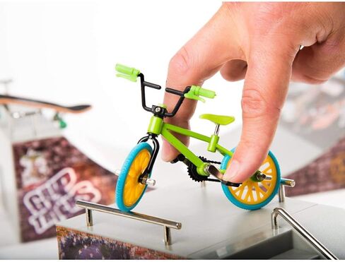 قبضة وخدع - إصبع أخضر BMX Freestyle مع عجلتين إضافيتين للدراجة وأداة دراجة إصبع واحدة - حزمة لعبة إصبع واحدة للأطفال بعمر 6 سنوات فما فوق in Kuwait