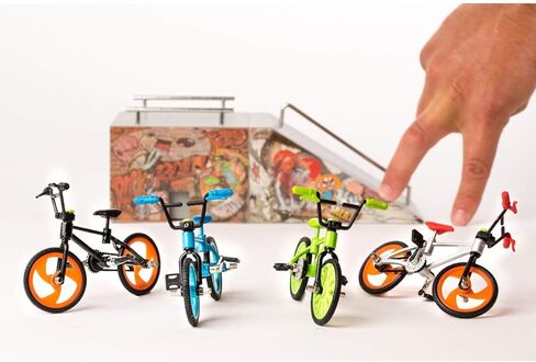 قبضة وخدع - إصبع أخضر BMX Freestyle مع عجلتين إضافيتين للدراجة وأداة دراجة إصبع واحدة - حزمة لعبة إصبع واحدة للأطفال بعمر 6 سنوات فما فوق in Kuwait