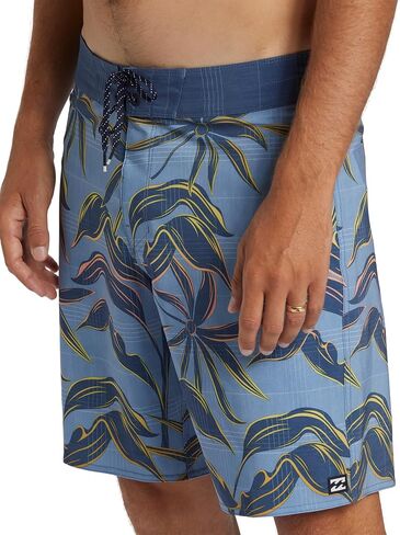 شورت Billabong الرجالي Sundays Pro، مطاط للأداء في 4 اتجاهات، درزة خارجية 45.72 سم in Kuwait