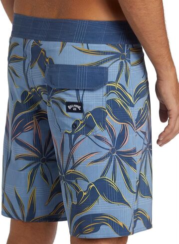 شورت Billabong الرجالي Sundays Pro، مطاط للأداء في 4 اتجاهات، درزة خارجية 45.72 سم in Kuwait