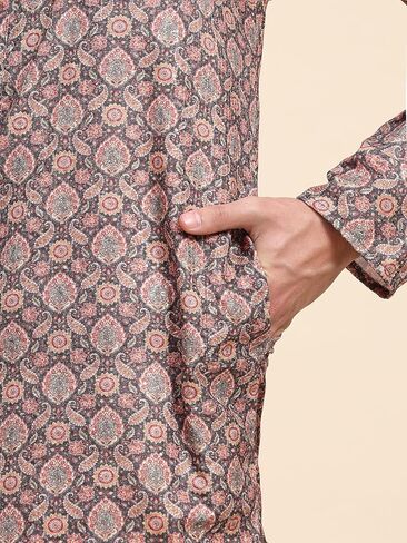 طقم كورتا رجالي مطرز بالترتر مع بيجامة من SKAVIJ مكون من قطعتين in Saudi Arabia