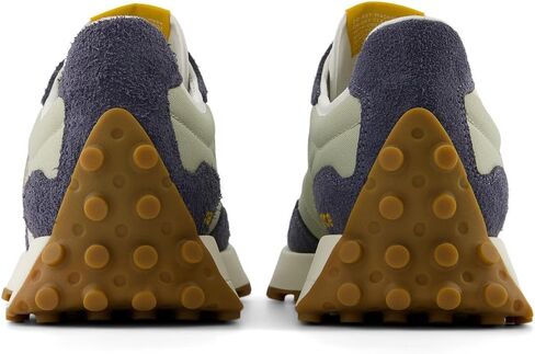 حذاء رياضي نسائي من New Balance 327، رمادي/زيتوني، 8.5 متوسط ​​أمريكي in Kuwait