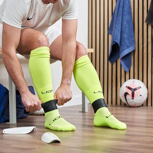 مجموعة Lion Kids لكرة القدم تتضمن جوارب للإمساك وواقيات صغيرة للساق وأكمام جورب - المجموعة المثالية للاعبي كرة القدم الشباب in Kuwait