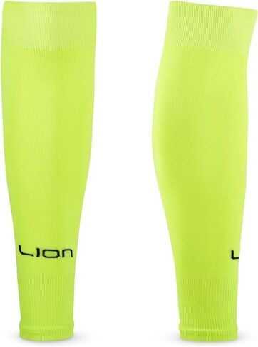 مجموعة Lion Kids لكرة القدم تتضمن جوارب للإمساك وواقيات صغيرة للساق وأكمام جورب - المجموعة المثالية للاعبي كرة القدم الشباب in Kuwait
