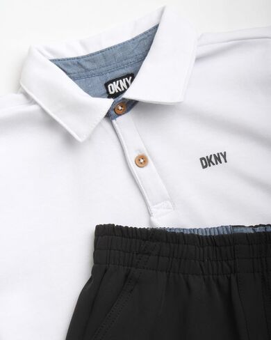 طقم شورت للأولاد من DKNY - قطعتين من قميص بولو بأكمام قصيرة وشورت بتقنية مطاطية - طقم ملابس صيفي للأولاد (2T-7) in Kuwait