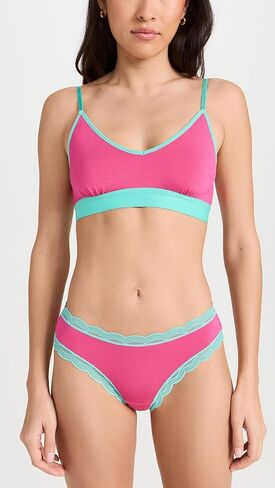 حمالة صدر تي شيرت نسائية وطقم برازيلي in Kuwait