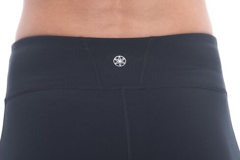 شورت نسائي مضغوط من Gaiam لليوجا قصير الأداء من الألياف اللدنة - أسود، مقاس X-Large in Kuwait