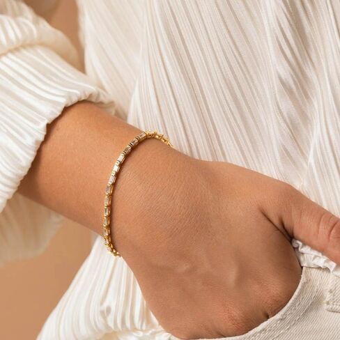 CAITLYNMINIMALIST ذهب عيار 18 قيراط من الفضة الإسترليني باللون الأزرق المستدير | أونيكس | سوار التنس CZ Diamond Bold Box إغلاق المشبك للنساء هدية للأم in Saudi Arabia
