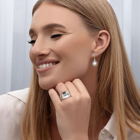 أقراط متدلية من الفضة الإسترليني عيار 925 مع لؤلؤ أبيض من المياه العذبة، إطار ملفوف بالأسلاك وحافة مطرزة، لمسة نهائية عتيقة، لا تسبب الحساسية، خالية من النيكل والرصاص، حلق خلفي من الأسلاك الفرنسية in Kuwait