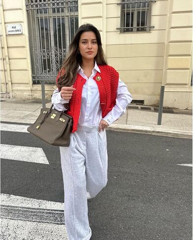 Ainangua Sleeveless Cropped Cardigan for Women Casual Chunky Knit Tank Tops Button Down Open Front Sweater Vest with Pockets in Saudi Arabia