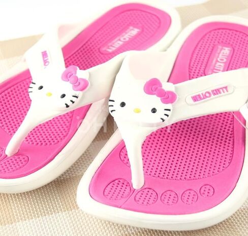 شبشب HELLOKITTY الكلاسيكي للسيدات - مقاس 5 - تصميم وردي وأبيض in Kuwait