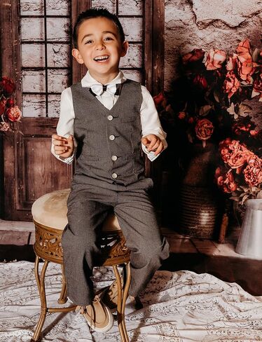 طقم ملابس رسمية مكونة من 3 قطع بأزرار للأسفل للأولاد الصغار، مكون من سترات وبنطال in Kuwait