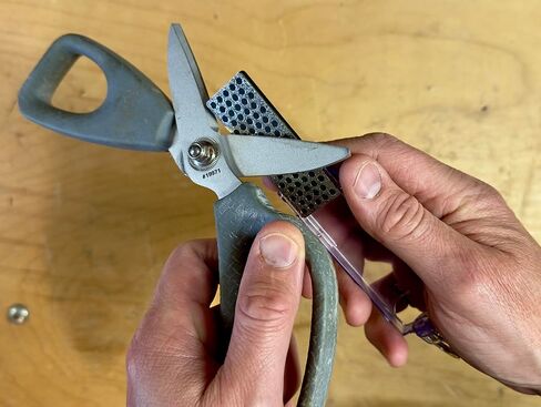Diamond Machining Technology (DMT) Diamond Mini-Sharp Portable Pocket Fine Grit Sharpener (F70F) in Saudi Arabia