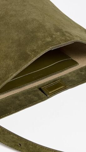 Madewell Women's Essentials Bucket Tote in Kuwait