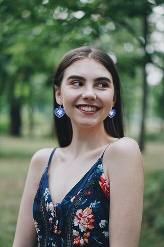 أقراط سابرينا كاربنتر 𝐒𝐡𝐨𝐫𝐭 𝐧' 𝐒𝐰𝐞𝐞𝐭 للحفلات الموسيقية للنساء المعجبين من الأكريليك الأرجواني على شكل قلب أقراط متدلية من ألبوم سابرينا أقراط مستوحاة من إكسسوارات الملابس لديكور الملابس in Kuwait