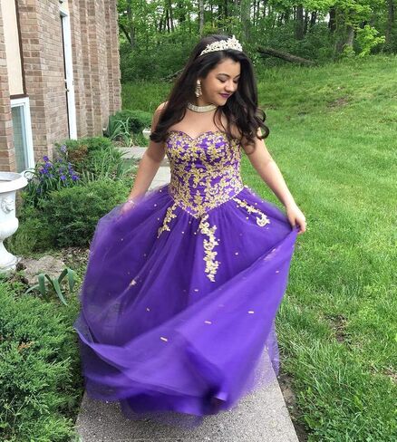 ثوب الكرة الحلو 16 فستان Quinceanera فساتين حفلة موسيقية طويلة رسمية مع زين الذهب in Kuwait