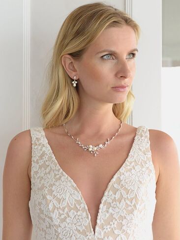 ماريل طقم مجوهرات زفاف فاخر مكون من عقد واقراط مرصعة بحجر الزركونيا المكعب من لؤلؤ المياه العذبة الأصلية in Kuwait