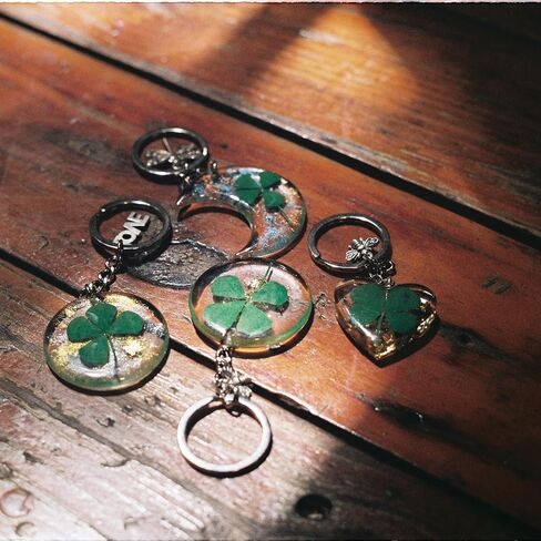 Real Lucky Green 4 Leaf Clovers Key Ring Four Leaf Clover Keychain for WomenGirl Boy Charms Keychain Accessories in Saudi Arabia