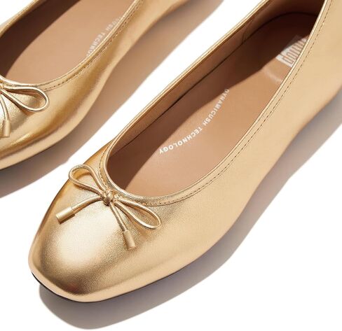 حذاء باليه نسائي مسطح من الجلد الناعم من FitFlop Delicato Bow in Kuwait