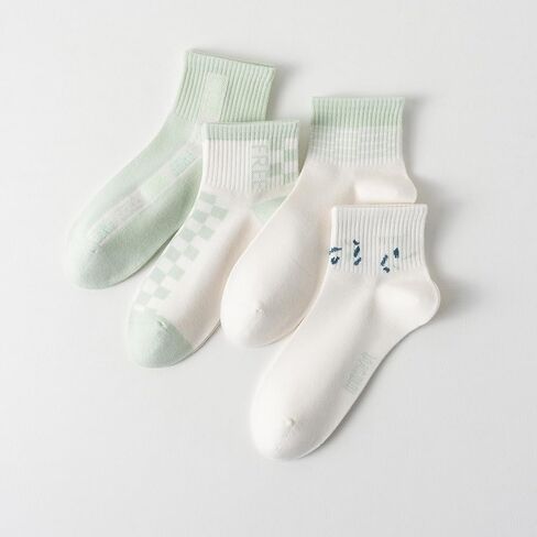 4 Pairs Combed Cotton Fashion Patterned Athletic Socks for Women High Ankle Girl Casual Cute Vintage Crew Socks in Saudi Arabia