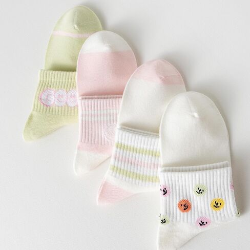 4 Pairs Combed Cotton Fashion Patterned Athletic Socks for Women High Ankle Girl Casual Cute Vintage Crew Socks in Saudi Arabia