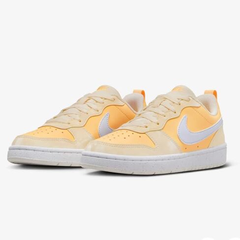 حذاء Nike Court Borough Low Recraft للأطفال الكبار (DV5456-107، عاجي شاحب/لون بطيخي/أبيض/رمادي لكرة القدم) مقاس 5 in Saudi Arabia