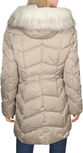 سترة منتفخة للسيدات من TAHARI مع زخرفة من الفرو ونمط شيفرون in Kuwait