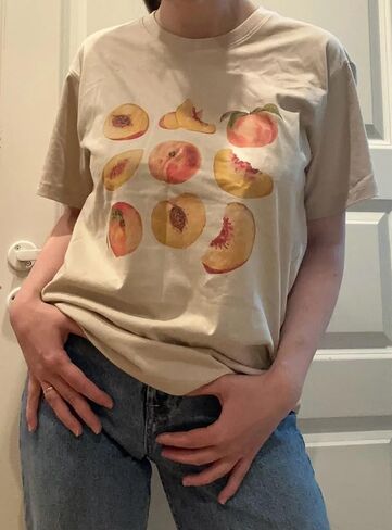 Vintage Peaches Printed Graphic Tees Summer Women Cute Short Sleeve Summer T-shirt Fruit Shirt Aesthetic Tops in Saudi Arabia