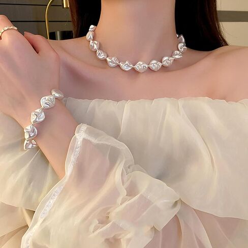 Dainty Baroque Pearl Necklaces for Women Irregular Freshwater Pearl Choker Necklace Gold Vintage Pearl Choker Beaded Chain Necklace White Pearl Beaded Charm Necklace for Birthday Wedding Jewelry in Saudi Arabia