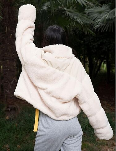 سترة نسائية منتفخة قصيرة بسحاب كامل وياقة واقفة، معطف مبطن مع جيوب in Kuwait