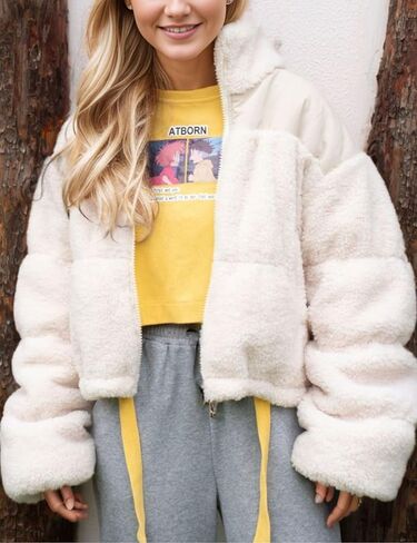 سترة نسائية منتفخة قصيرة بسحاب كامل وياقة واقفة، معطف مبطن مع جيوب in Kuwait