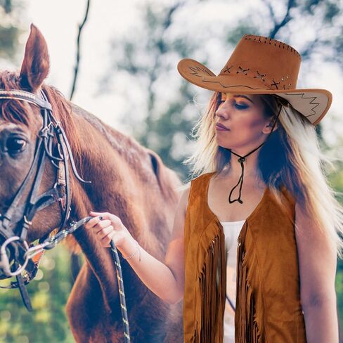 Women Tassel Fringe Vest 70s Hippie Faux Suede Sleeveless Jacket Outfits with Cowboy Hat and Heart-Shaped Sunglasses in Saudi Arabia