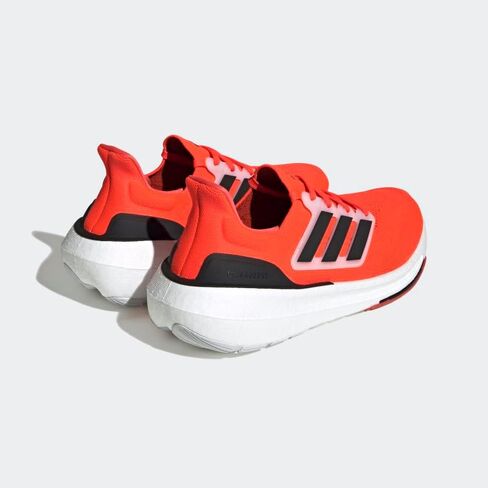 حذاء الجري Ultraboost الخفيف للرجال من أديداس in Saudi Arabia