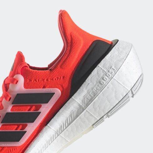 حذاء الجري Ultraboost الخفيف للرجال من أديداس in Saudi Arabia