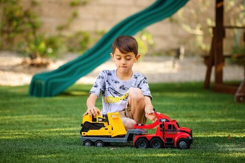 CatToysOfficial، محرك ثقيل للإنشاءات من CAT، نصف شاحنة ومقطورة مع لودر صغير للطاقم، أضواء وأصوات، للأعمار من 3 سنوات فما فوق، أصفر in Kuwait