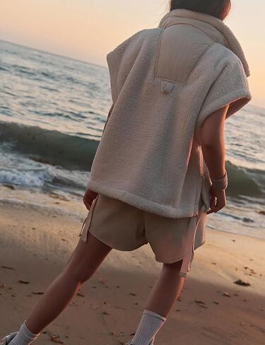 Women's Fleece Vest Oversized Sleeveless Fuzzy Sherpa Vests Outerwear with Pockets in Saudi Arabia