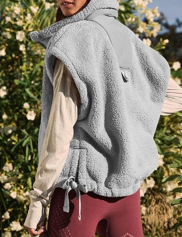 Women's Fleece Vest Oversized Sleeveless Fuzzy Sherpa Vests Outerwear with Pockets in Saudi Arabia