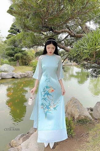 طقم شيفون آو داي بطبعات لوتس الربيع | الفيتنامية الحديثة المعدة مسبقًا آو داي| السنة القمرية الجديدة in Kuwait