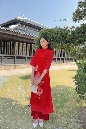 طقم شيفون آو داي بطبعات لوتس الربيع | الفيتنامية الحديثة المعدة مسبقًا آو داي| السنة القمرية الجديدة in Kuwait