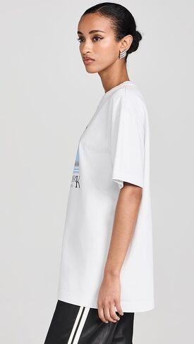 تي شيرت نسائي بأكمام قصيرة مع رسومات ماراثون in Kuwait