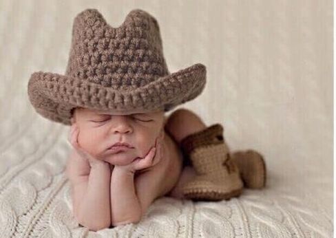 أزياء الأطفال حديثي الولادة من كوبرلوس بنمط عصري محبوك محبوك من الكروشيه قبعة تنكرية مع جوارب in Kuwait