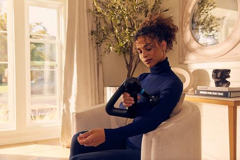 TheraGun Elite Ultra-Quiet Handheld Deep Tissue Massage Gun - Bluetooth Enabled Percussion & Personal Massager for Pain Relief in Neck, Back, Leg and Foot (Black - 5th Gen) (Black - 4th Generation) in Saudi Arabia