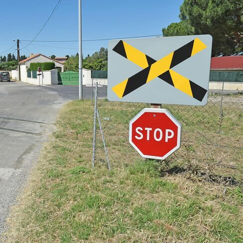 شريط أمان MIDELONG للتحذير من المخاطر باللونين الأسود والأصفر، 1.8 بوصة × 54 قدم، شريط مضاد للانزلاق، شريط تحذير لاصق عالي الجر للجدران والأرضيات ومعدات الأنابيب، لفة من 1 in Kuwait