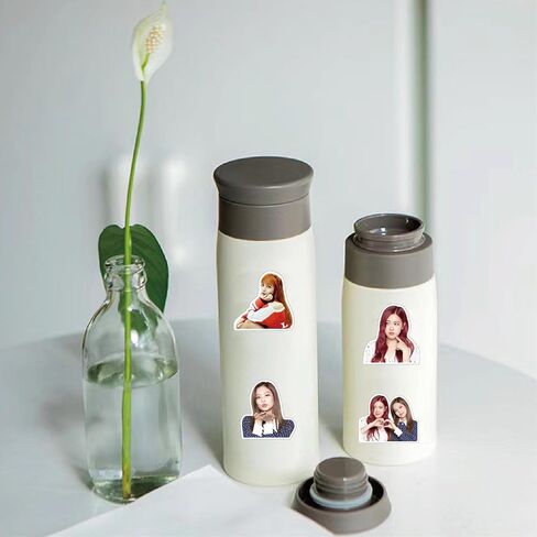 مجموعة لوازم حفلات اعياد الميلاد بي تي اس لفتيان بانجتان تتضمن لافتة - 1 زينة كيك - 24 قطعة علوية للكب كيك - 16 بالون - 40 ملصق in Kuwait