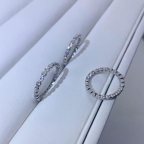 طقم إطار من الفضة الإسترليني مطلي بالبلاتينيوم من TwoBirch، خاتم مويسانيتي دائري الشكل (معتمد من GRA) (1.7 ملم) in Kuwait