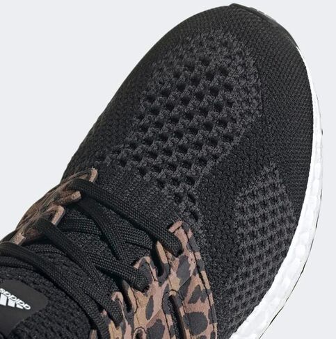 حذاء Ultraboost 5.0 DNA للسيدات من Adidas، أسود أساسي/أسود أساسي/كربون in Saudi Arabia